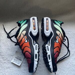 Nike Women’s Size 7 Air Max Plus Multi-Color DZ3670-001